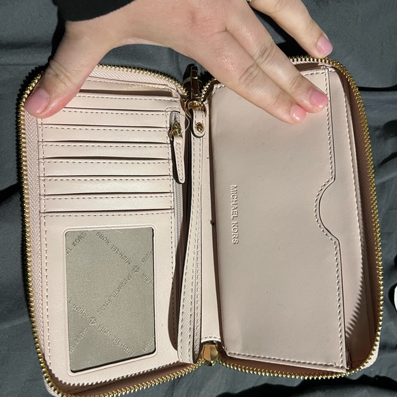 MK wallet - Picture 1 of 2